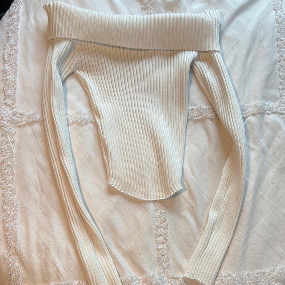 Edikted- off the shoulder top